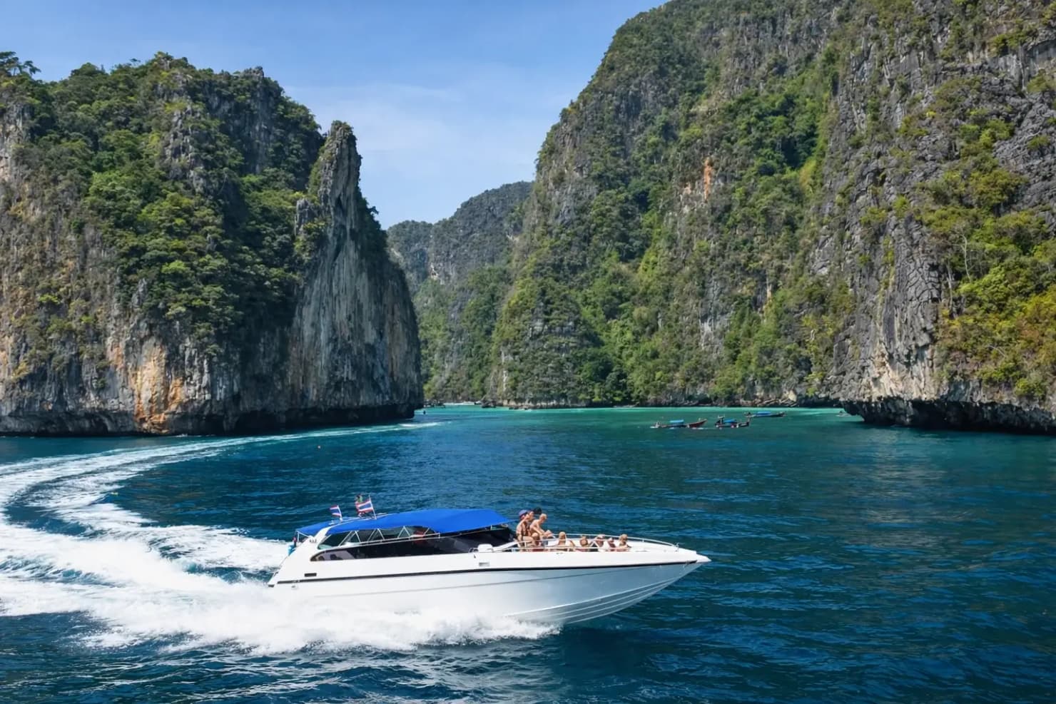 Скоростной катер на морской экскурсии с Пхукета