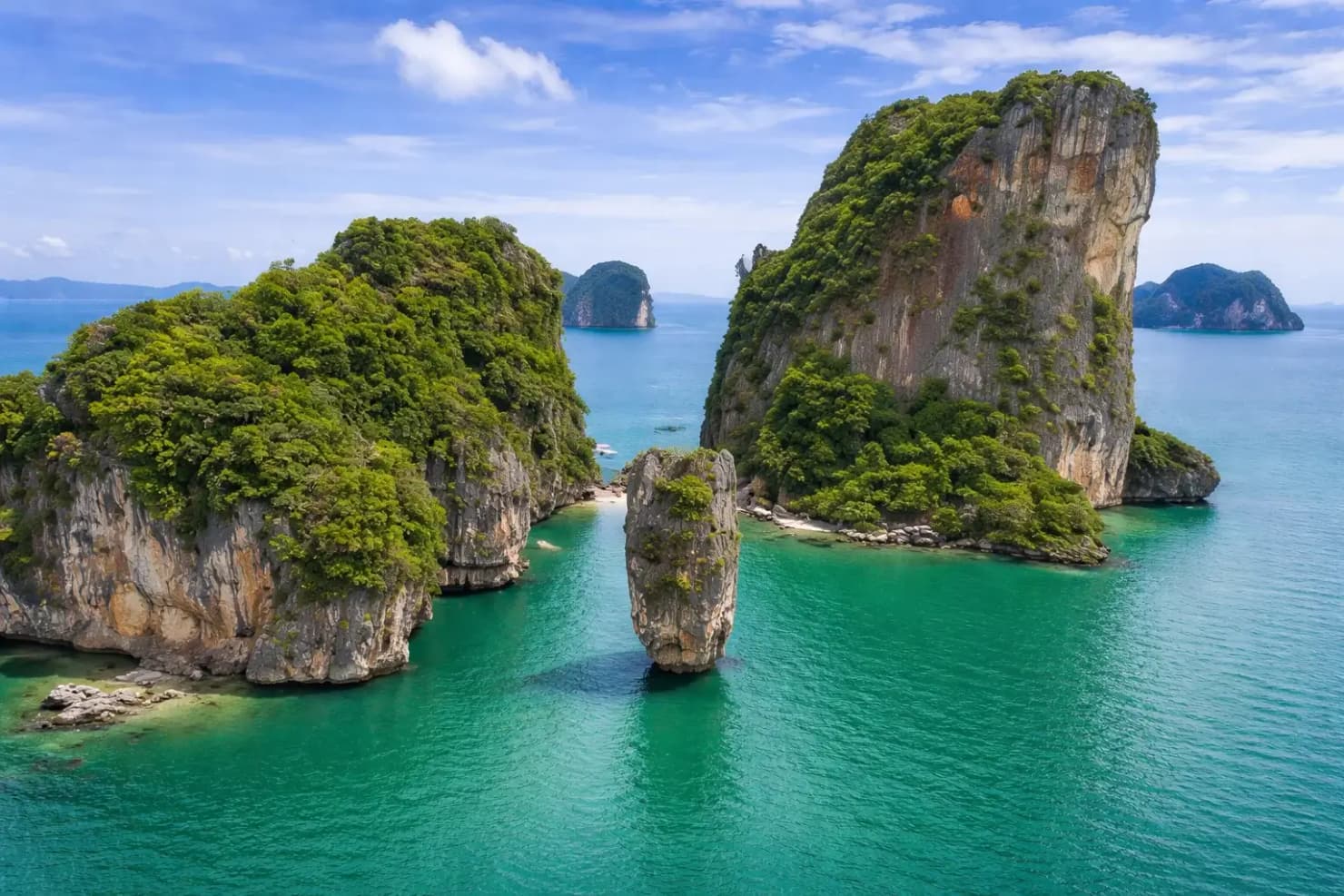 Остров Джеймса Бонда в заливе Пханг Нга во время экскурсии с Пхукета