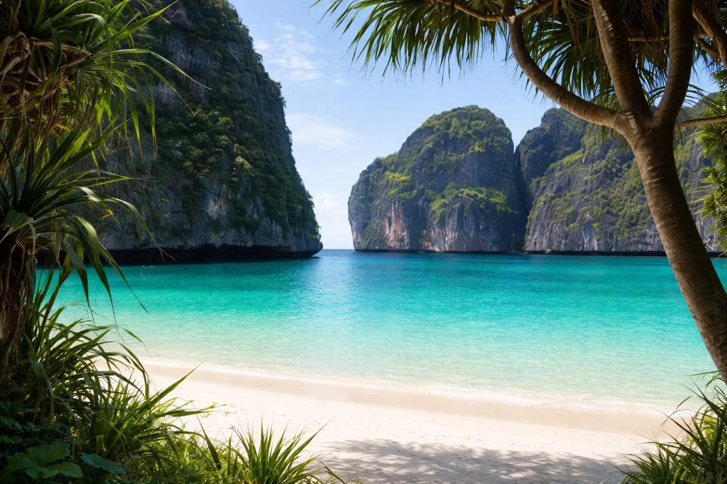 Бухта Майя Бэй на острове Пхи-Пхи Лей в Таиланде