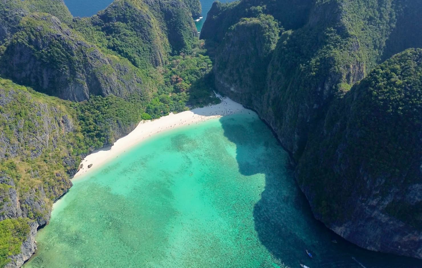 Майя Бей на Пхи-Пхи закрыта для туристов с 1 августа по 30 сентября 2025 Майя Бей на Пхи-Пхи закрыта для туристов с 1 августа по 30 сентября 2025